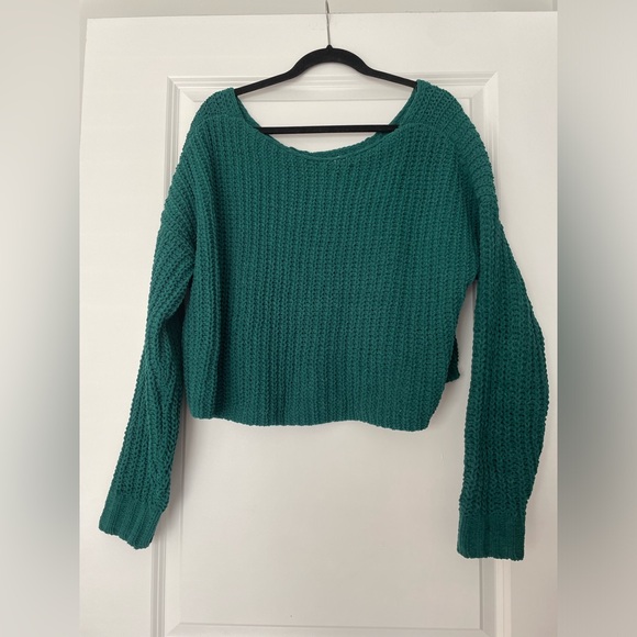 Women’s Comfy Green Sweater - Picture 2 of 3